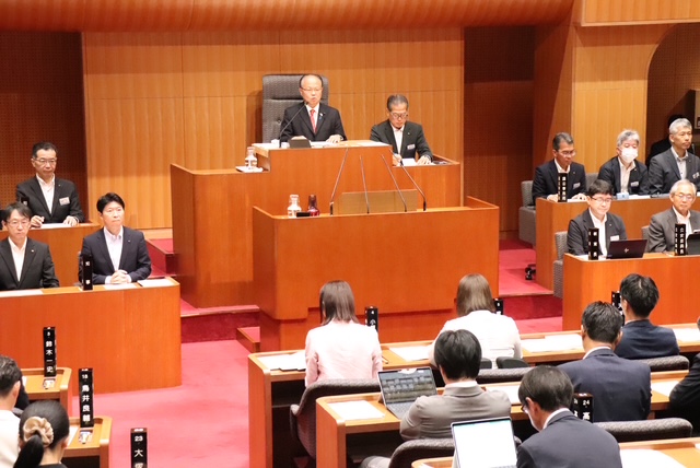 太田正孝県議会議長