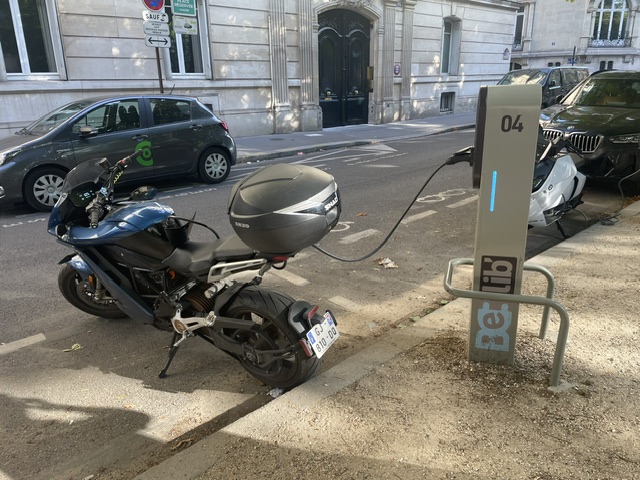 電気自動車充電